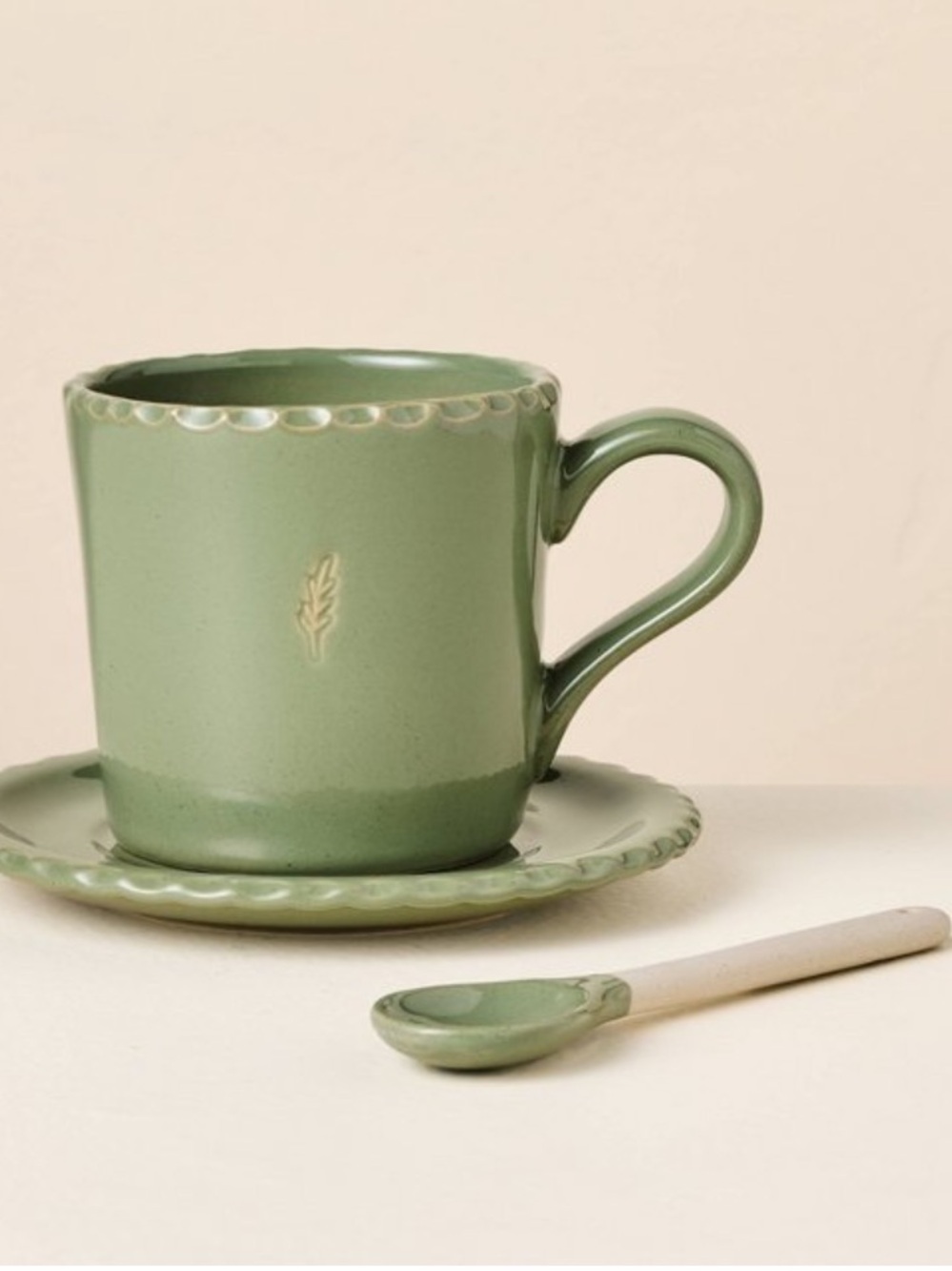 HEARTH & HAND NWT 8 fl oz Pinched Edge Teacup with Saucer and Spoon Green